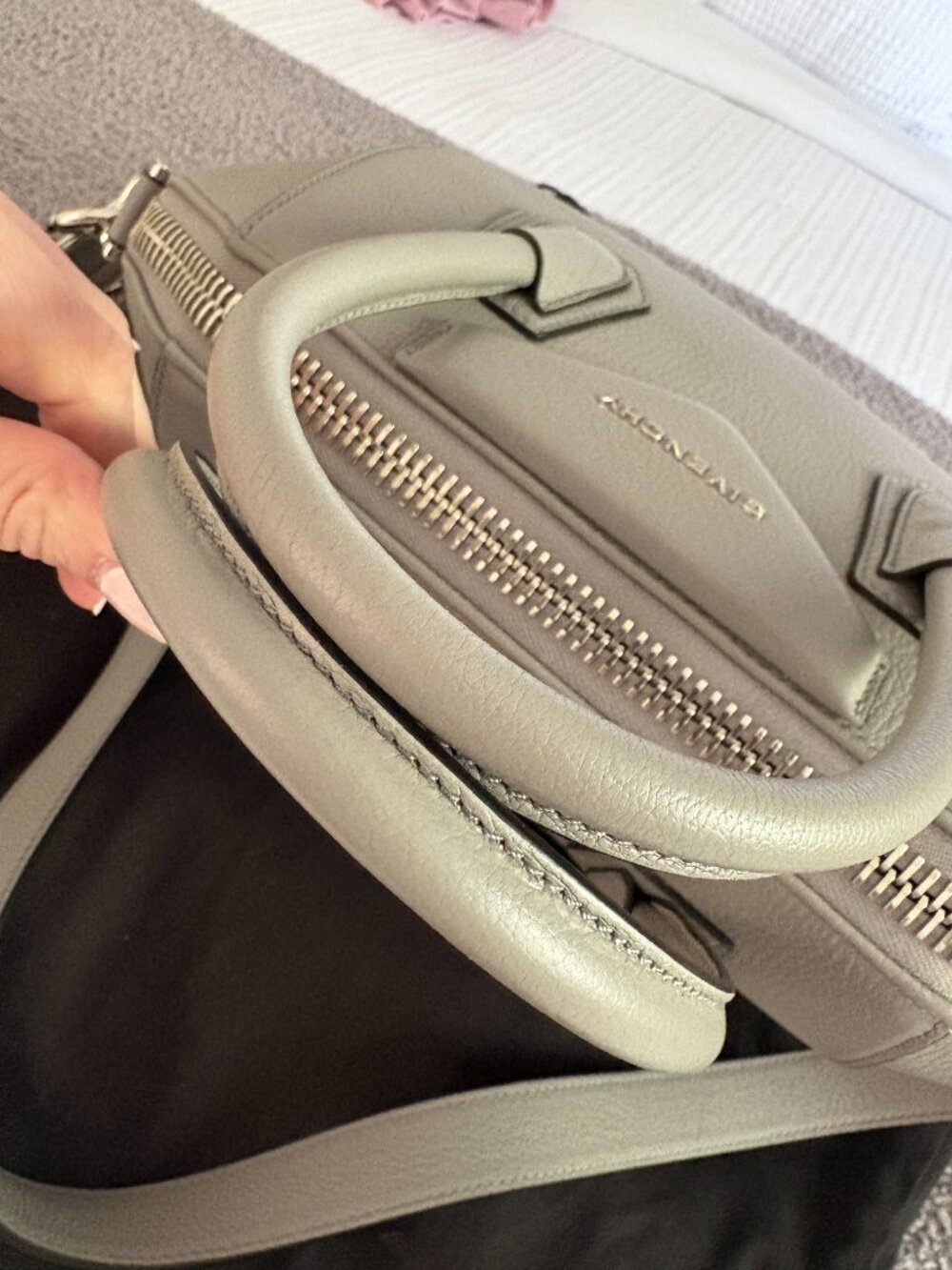 Givenchy Antigona Women's Hand Bag - Picture 10 of 16
